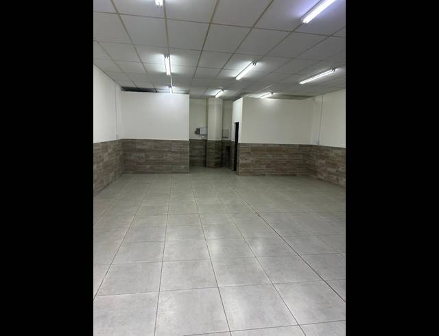 90M² OFFICE TO LET IN WHITE RIVER CENTRAL